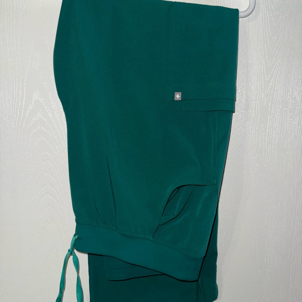 Figs Technical Collection Scrub pants in Hunter Green